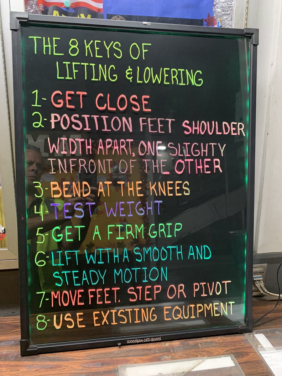 It seams like a good time to remind our people how to prevent a lifting and lowering injury. Are you doing it right? @Henry_J_UPSER @CACHFeeder @OCFeederSafety @Arturoj562 @Willy_G01 @marc_peeler @ComptonFeeder @SanDiegoFeeder @AzFeederRec