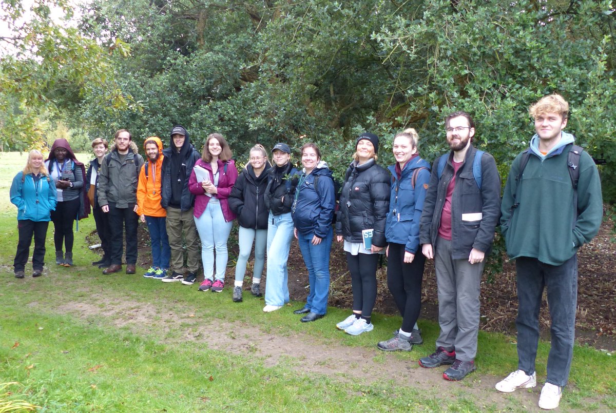 drmgoeswild's tweet photo. Great field walk with @UniofReading @ReadingBioSci #MScSISS in the @GardenHarris consolidating plant family ID knowledge!  @readingbotany https://t.co/qKDWIjHtfF