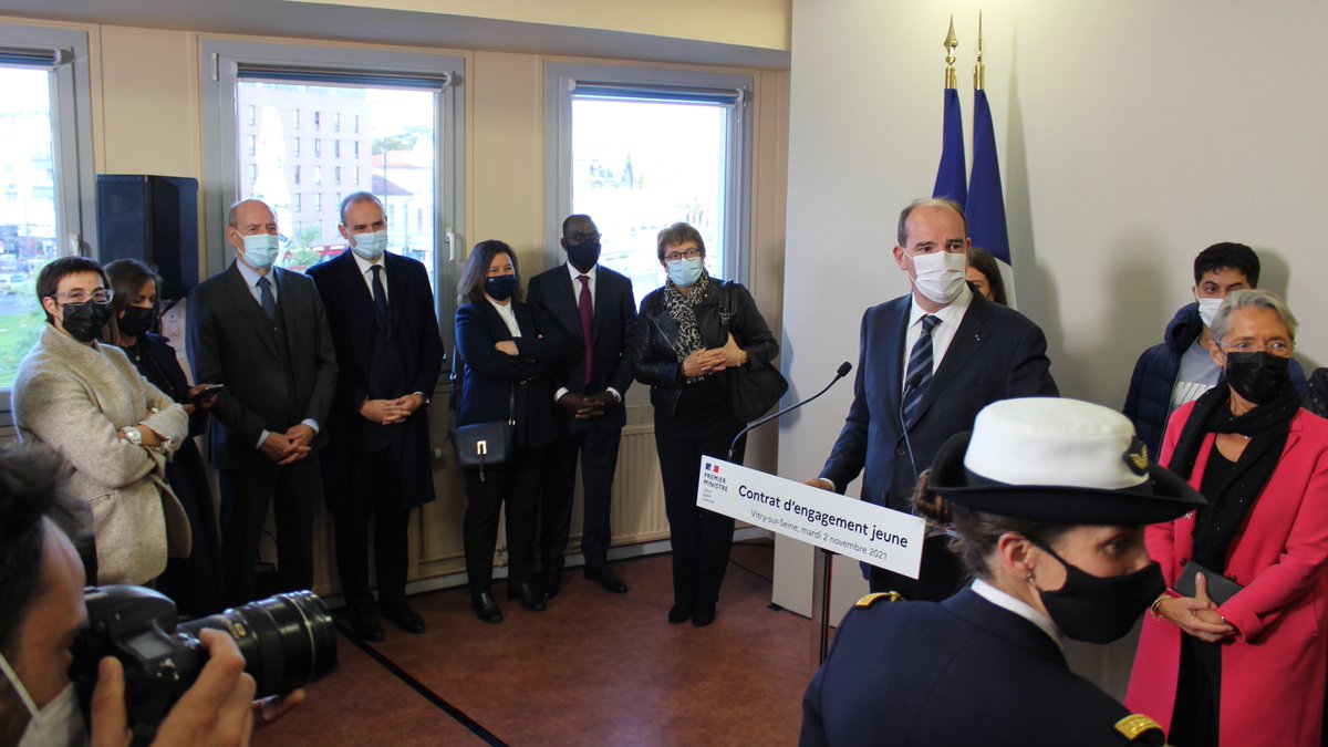 JFMBAYE's tweet photo. Avec @JeanCASTEX à #VitrySurSeine pour le lancement du #ContratEngagementJeune.

5⃣0⃣0⃣ € pour accompagner nos jeunes de moins de 26 ans éloignés de l'emploi, vers un métier, une formation ou un apprentissage. 
L'Etat leur fait confiance et mise sur eux. https://t.co/EmXEBdOyBw https://t.co/2cQKZMTqEC
