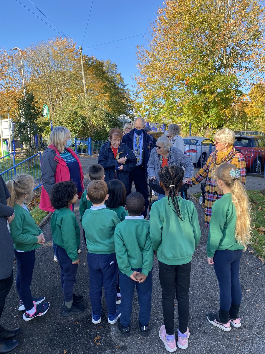 svdp_school's tweet photo. Our Children were excited to join with @StevenageBC Lady Mayor, @TheRedShedHerts and @ClubStevenage to mark World Polio day by planting many beautiful purple crocus bulbs #RotaryCrocus https://t.co/GLCPTrQWba