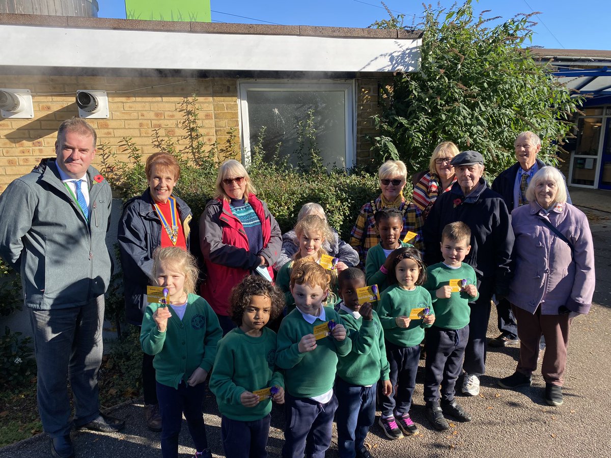 svdp_school's tweet photo. Our Children were excited to join with @StevenageBC Lady Mayor, @TheRedShedHerts and @ClubStevenage to mark World Polio day by planting many beautiful purple crocus bulbs #RotaryCrocus https://t.co/GLCPTrQWba