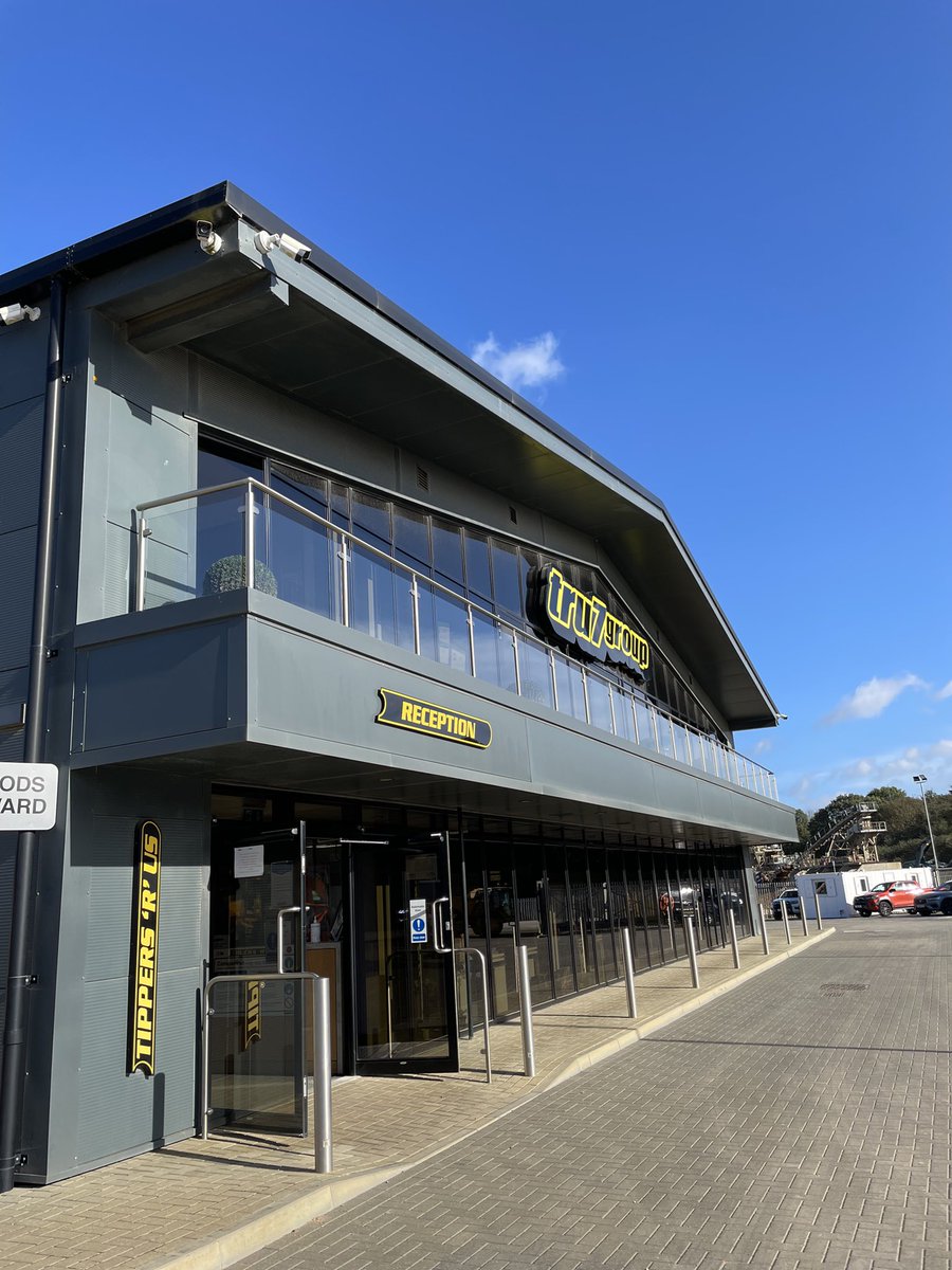 After a busy season now it’s the time to see all the good people that has been helping me out and supporting me throughout this year 💪🏼 Was great to catch up with <a href="/Guynicholls7/">Guy Nicholls</a> to thank him for the loyal support throughout the years 🤝 Always good to pop in to <a href="/tru7group/">Tru7 Group</a> yard 🚧