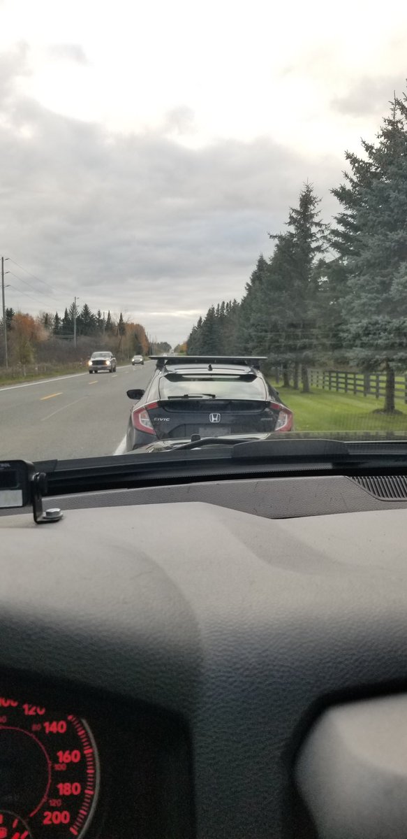 HRPSMiltHH's tweet photo. #itcanwaithalton Please put your phone down while driving. Hands free only. 1 District Response Unit and our Regional partners are focusing on distracted driving. #1Dtrafficsgt #1DRU #ICWH https://t.co/NscqA7aFyw