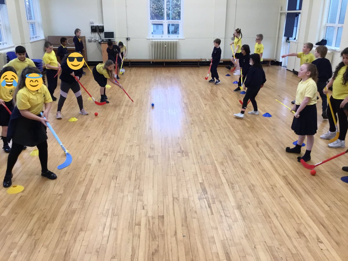 year6willow's tweet photo. We had a fun afternoon yesterday! We learnt about graphic scores in  music with Ms Nev-Ed and we had our first hockey lesson in P.E 🏑 🎵 
@PinehurstP 
#pinehurstmusic
#pinehurstpe https://t.co/gRecaEPEUA