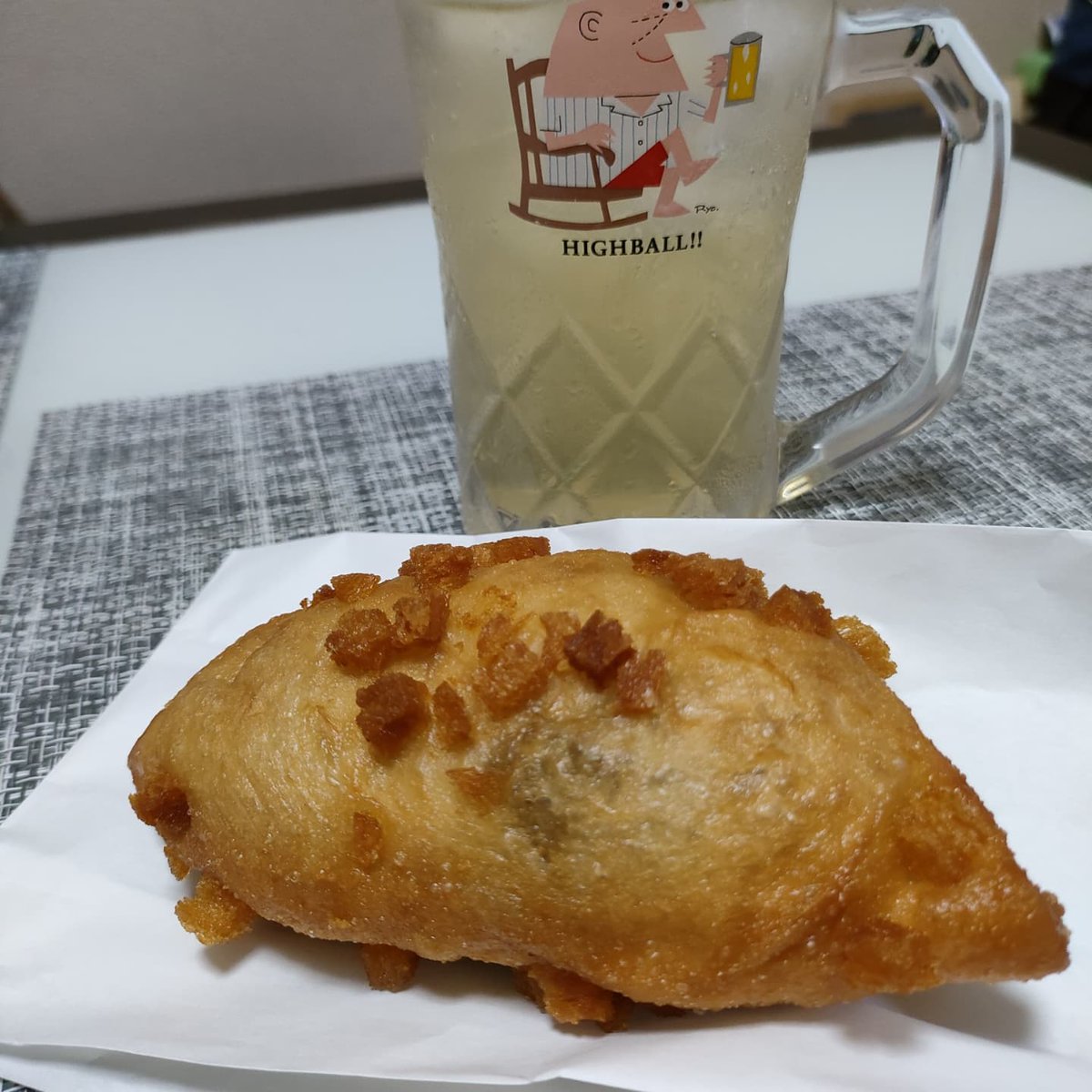 Blackbird_7314's tweet photo. ここのカレーパン美味っ!
ハイボールに合う!😋🥃
#CARITTO https://t.co/Vb6xKjFxzB
