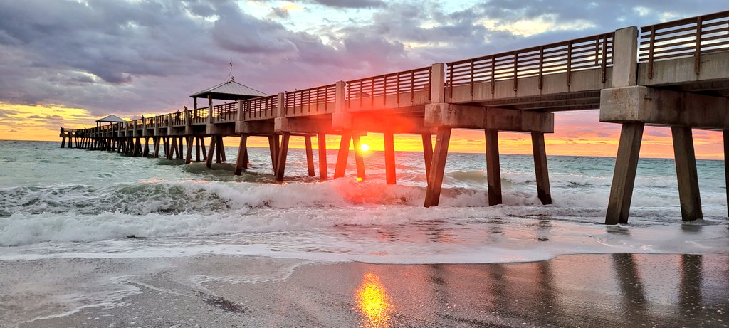 PiersofFlorida's tweet photo. What a wonderful morning in Juno Beach, FL. I love coming here to capture the sunrise. It felt great getting in the ocean. 

#visitflorida #piersofflorida #roamflorida #floridaexplored #junobeach #florida #beautiful #beachday #morningmotivation #traveltuesday https://t.co/3aQ7nJ3v9l