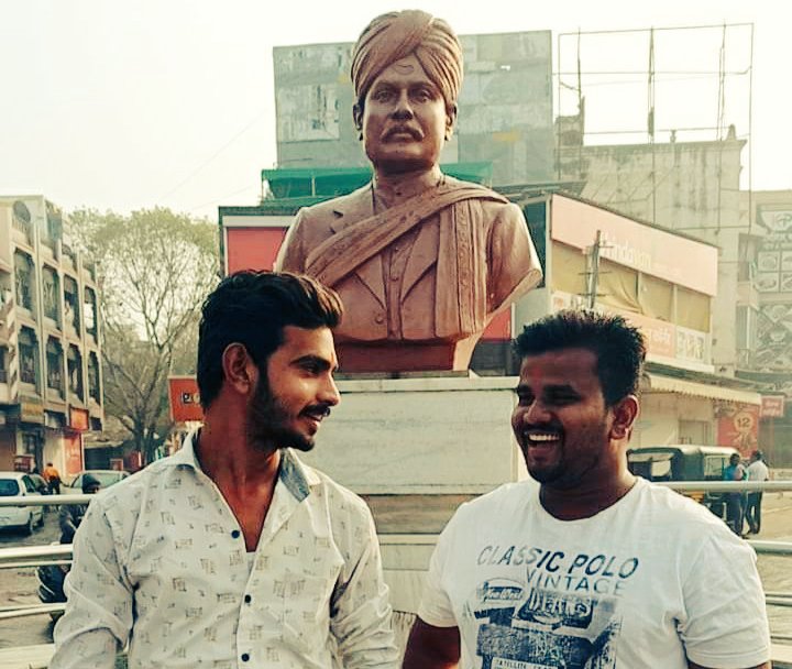 OzaMns's tweet photo. 3 नोव्हेंबर वाढदिवस माझ्या  सह्कारी मित्रा चा म्हणजे च मित्रा पेक्षा  माझ्या भावा सारखा सोबत असणारा  पवन दोरकर  भाऊ तुझ्या आयुष्यातील प्रत्येक दिवस यशाची पायरी  मिळत जावो हीच प्रार्थना..ईश्वर चरणी .... पुढील वाटचालीसाठी मनसे शुभेच्छा 

समर्थ ओझा 
@PavanDorkar https://t.co/XzKaZwdl4S
