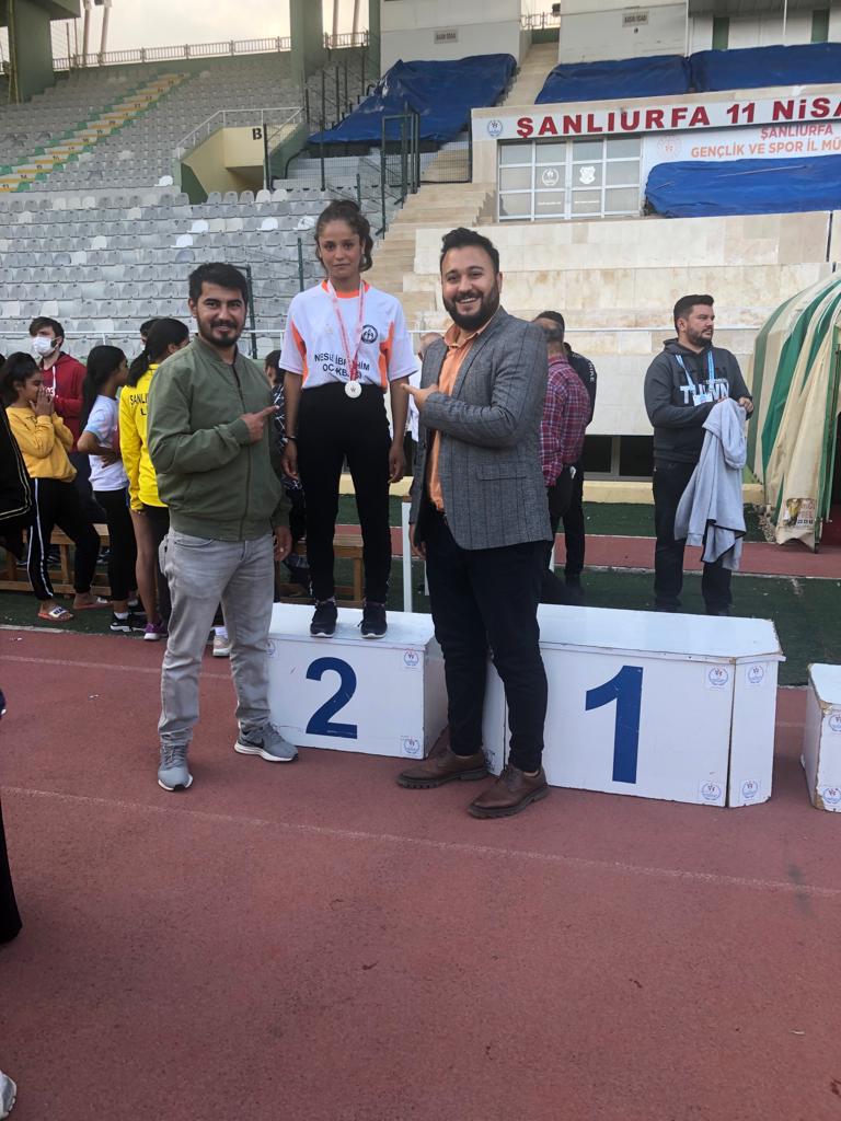 MemHarran's tweet photo. İlçemizi temsilen yarışa katılan Gazlıkuyu Ortaokulu'ndan Rahile Ergin adlı öğrencimiz yıldız kızlar kategorisinde Şanlıurfa https://t.co/0gv2uaWhUk olarak Ankara 10 Kasım Koşularına katılmaya hak kazandı. Kendisini ve yarışa hazırlayan öğretmenimizi tebrik ederiz .
@cihatkoc61 https://t.co/SL94Ir5ZVW