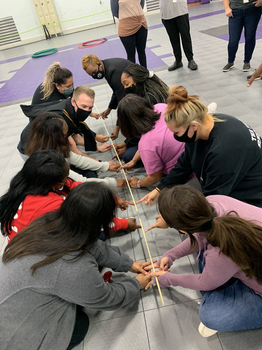 TeachBenitez's tweet photo. #TeamBuilding this morning at Purple Sage Elementary! π #PSEstrong #HeliumStick @GalenaParkISD https://t.co/aYLyNG5mPT
