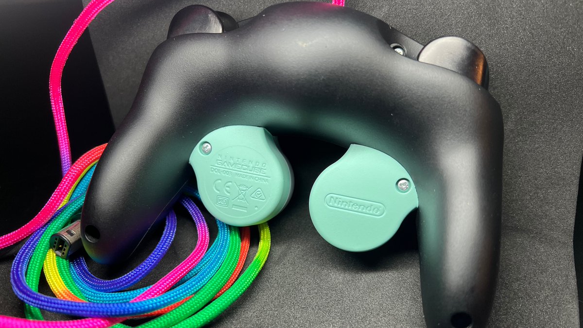 thebuttonbender's tweet photo. 🌈❕CONTROLLER GIVEAWAY❕🌈
The Button Bender ❌ Control In Color
Team Rainbow Rocket T3 build with my ONYX Black V2 Buttons. 

To Enter:
- Retweet This post.
- Like This Post.
- MUST be Following @thebuttonbender

Winner is chosen on 11/17 @ 7PM EST! 

Good luck and TY!💙 https://t.co/3mZg0xpN0U