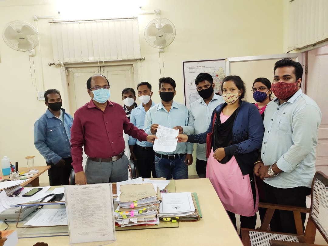 OJTAKandhamal's tweet photo. #salaryhikeforJTCJT 
Memorandum To @CMO_Odisha
@Naveen_Odisha through Collector and DPC of Kandhamal. 
₹6512 is not a Proper Monthly Salary for a Junior Teachers.Please give the basic pay. 
@ojtabbsr @samirdash01  @SecyChief @SMEOdisha @MoSarkar5T @pranabpdas @SusantaSingh11 https://t.co/IO0pKpM9wt
