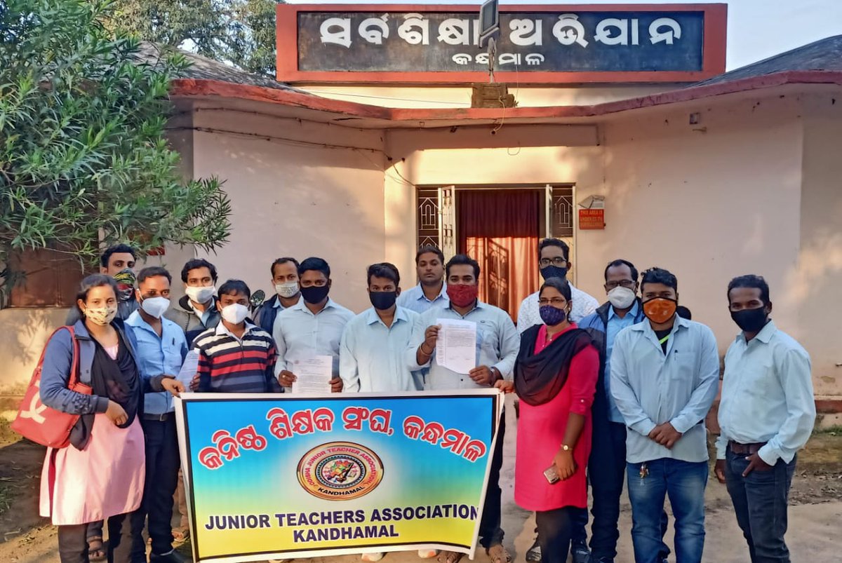 OJTAKandhamal's tweet photo. #salaryhikeforJTCJT 
Memorandum To @CMO_Odisha
@Naveen_Odisha through Collector and DPC of Kandhamal. 
₹6512 is not a Proper Monthly Salary for a Junior Teachers.Please give the basic pay. 
@ojtabbsr @samirdash01  @SecyChief @SMEOdisha @MoSarkar5T @pranabpdas @SusantaSingh11 https://t.co/IO0pKpM9wt