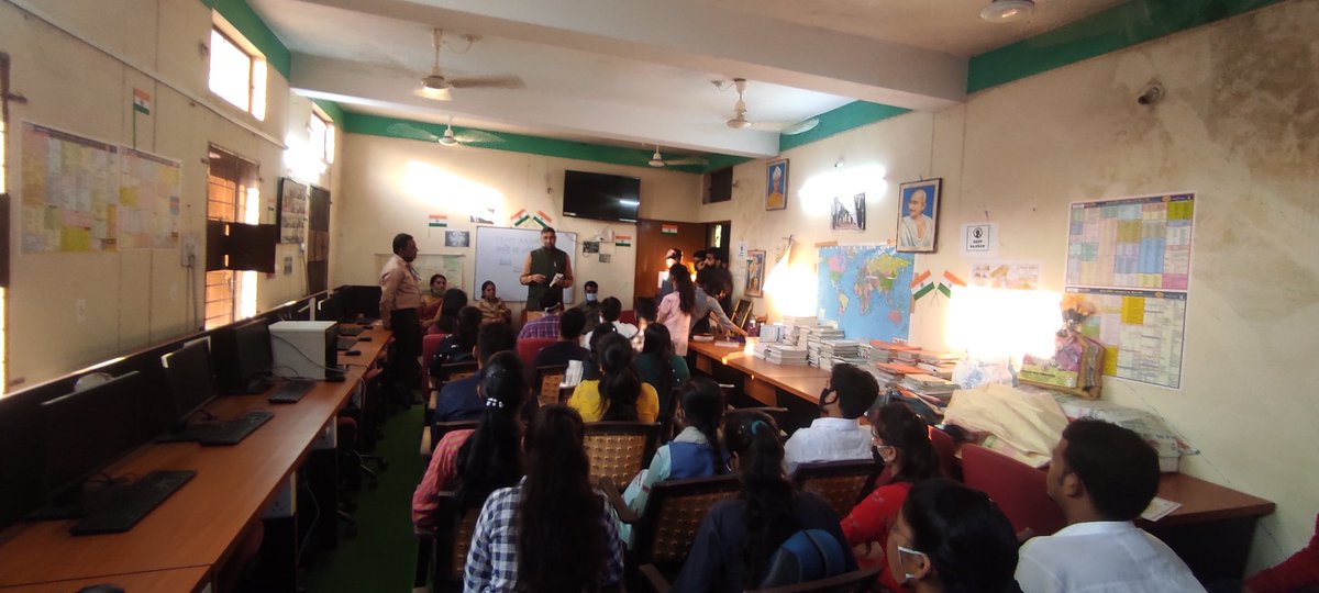 आज उडान कोचिंग में टीम आश्रय द्वारा निर्मित नि:शुल्क लाइब्रेरी के लिए उडान कोचिंग के विद्यार्थियों ने एवं विधायक श्री जालम सिंह जी द्वारा बुक्स डोनेट की गईं