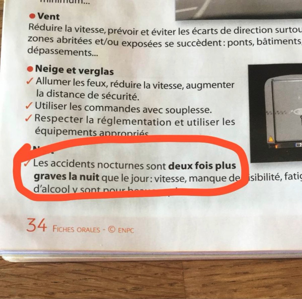 FamilleBoye's tweet photo. On apprend plein de trucs en passant le permis remorque ! #humour #permisBE #transhumance https://t.co/oTaVbfTc9z