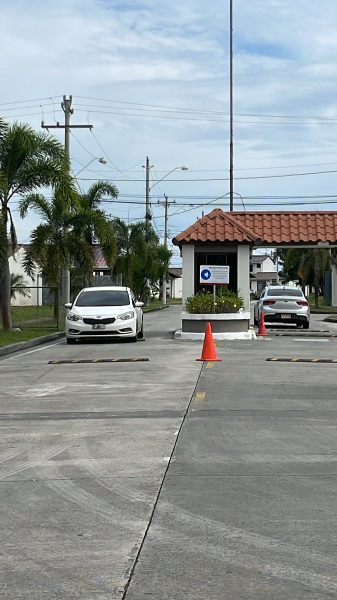 MartinezCallme's tweet photo. Alquilo residencia en arraijan nueva , la misma cuenta con garita, 2 estacionamiento,3 recámara y 2 baños . Si alguien está interesado o conocen a alguien que está buscando alquilar me dejan un mensaje en el Dm o solo ayúdame con un repostear 🙏🏾Gracias 😘 https://t.co/3vFhSVTR8U