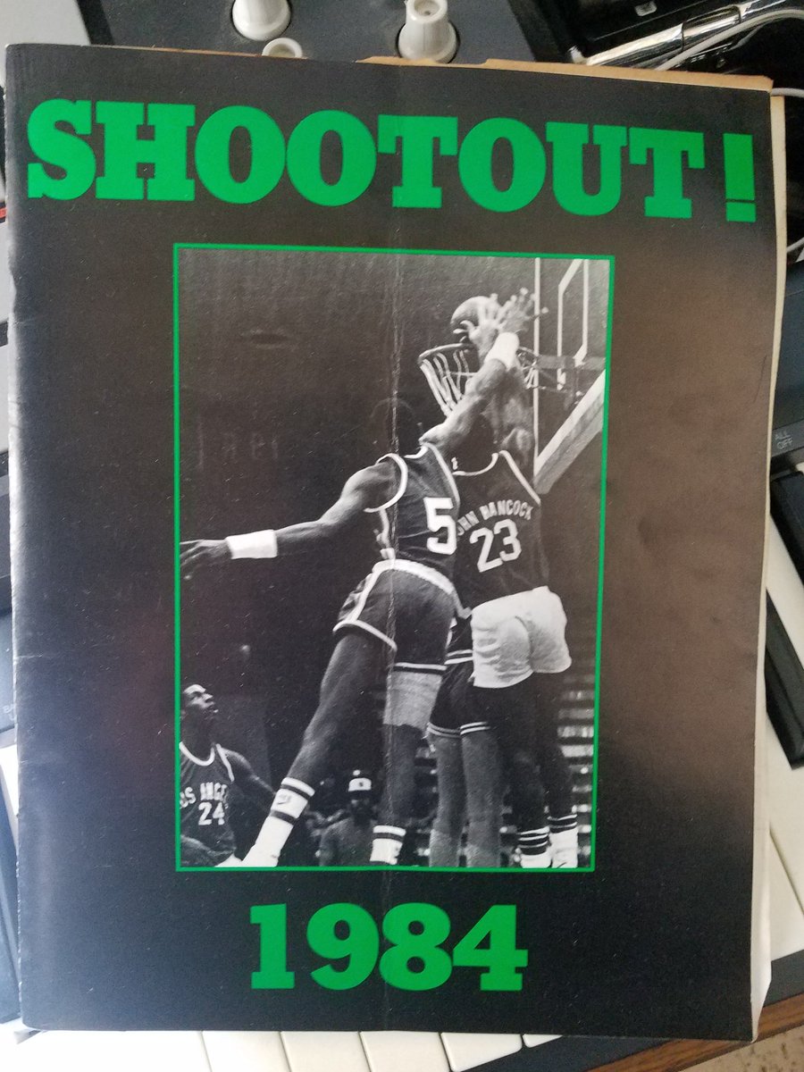 VidiotBox's tweet photo. Found amongst my late father's sports books. The Boston team is coached by Dave Cowens and includes a notable 5'11" junior from Xaverian.
Also, another guy is listed as representing "Gronzaga", so...
#Boston #BostonShootout #DanaBarros #basketball #DaveCowens https://t.co/d52QjJfx8L