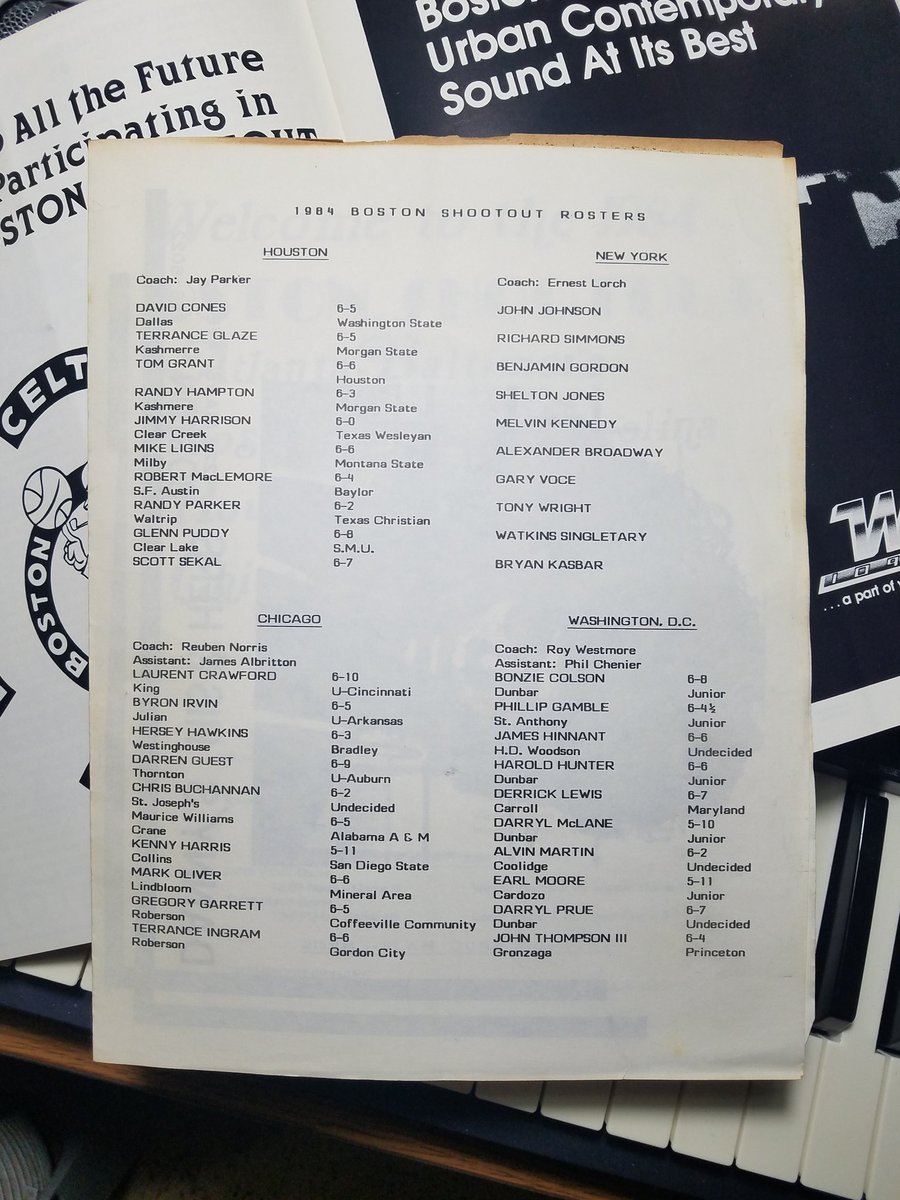 VidiotBox's tweet photo. Found amongst my late father's sports books. The Boston team is coached by Dave Cowens and includes a notable 5'11" junior from Xaverian.
Also, another guy is listed as representing "Gronzaga", so...
#Boston #BostonShootout #DanaBarros #basketball #DaveCowens https://t.co/d52QjJfx8L