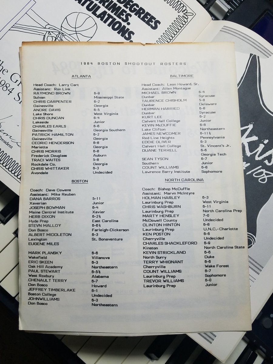 VidiotBox's tweet photo. Found amongst my late father's sports books. The Boston team is coached by Dave Cowens and includes a notable 5'11" junior from Xaverian.
Also, another guy is listed as representing "Gronzaga", so...
#Boston #BostonShootout #DanaBarros #basketball #DaveCowens https://t.co/d52QjJfx8L