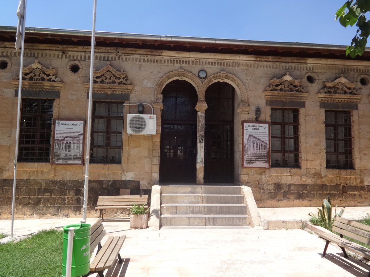 Stone kiosk named after İbrahim Paşa in Viranşehir in 2015. 