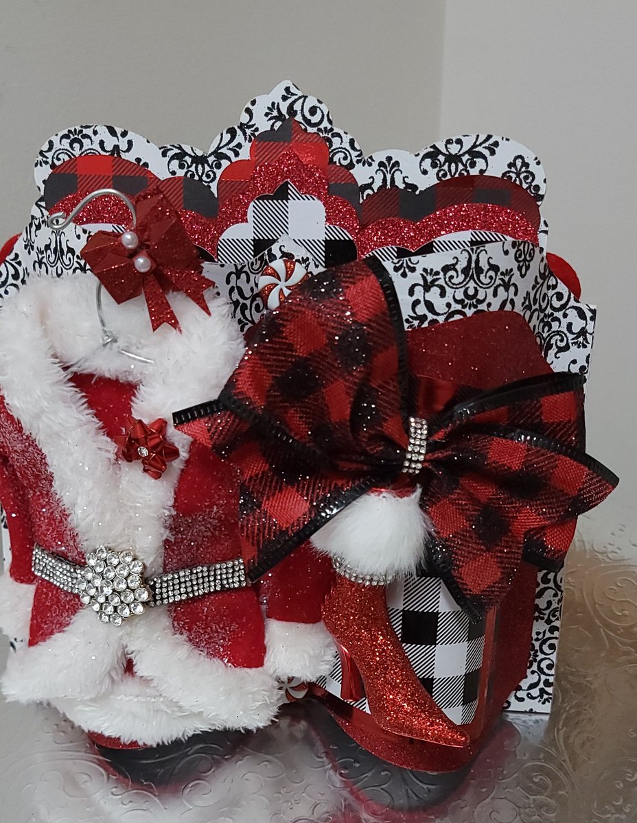 sheshefoofoo's tweet image. #santababy 
#holidaycard
#santasuit
#christmascards
#keepsakecards 
#customorder 
#craftedbyhand 
#handmade
#elegantcarda
#handmadecards 
#handmadecardsforsale
#deardelta #deardelta1913 #deltasigmatheta
instagram.com/p/CVW6htWLx3A/…