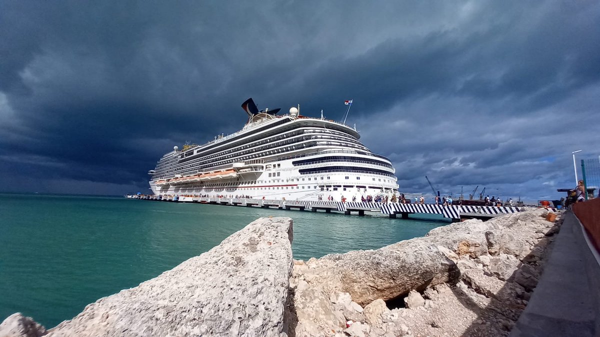 PuertosYucatan's tweet photo. Hoy martes 2 de noviembre arriba a @PuertosYucatan el crucero #CarnivalBreeze , a las 8.38 hrs, proveniente de Cozumel, sale a las 17.00 hrs hacia Galveston.
Pax 2,718. Crew 1,398
#APIProgreso
#DiaDeLosFielesDifuntos
🌎🇲🇽⛴️☠️🕯️🪦 https://t.co/vFbNEcM2QO