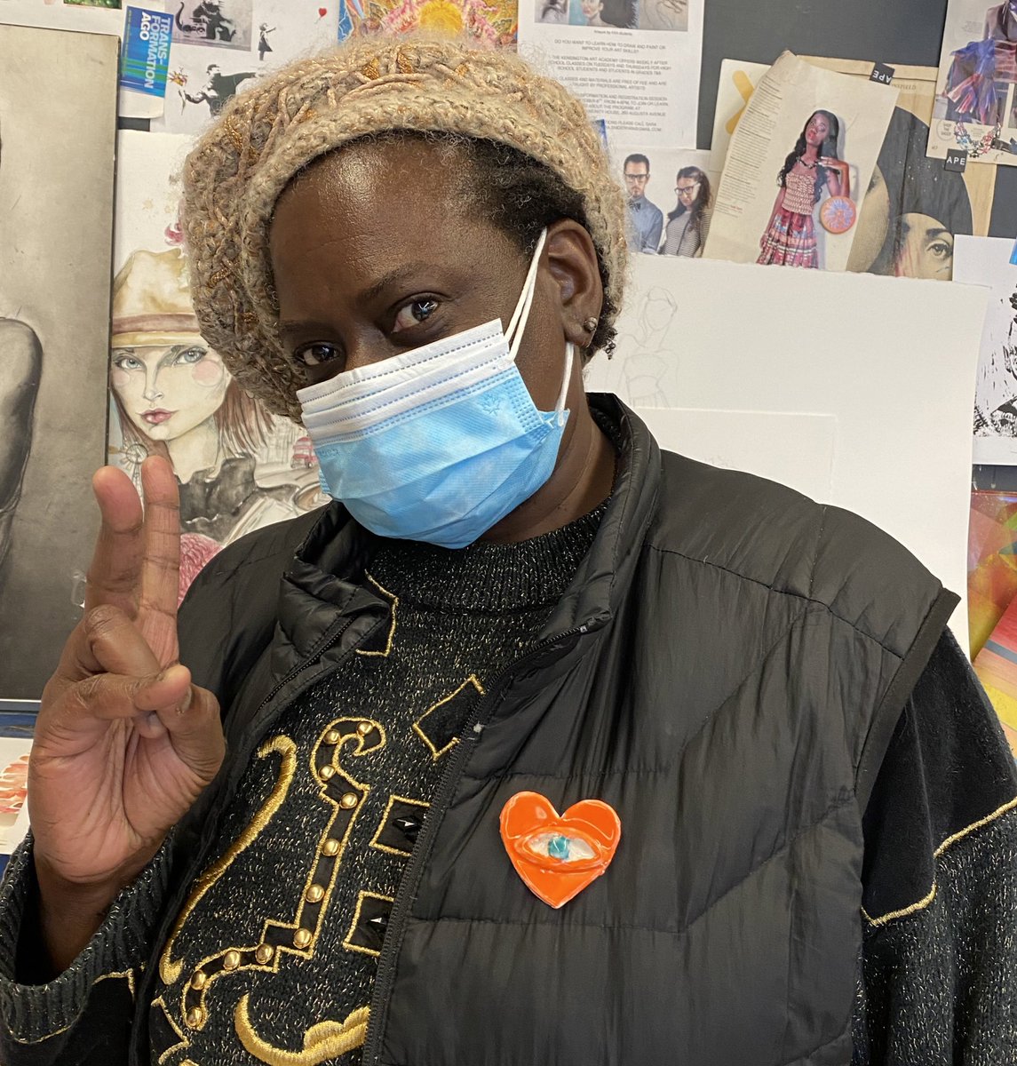 This is our awesome hall monitor Adrienne @CTA_Tweets - she wears her #ProjectOrangeHeART everyday and strikes up conversations about #TRC with everyone who compliments her on it🧡

*Designed in partnership w/ TDSB Student Trustees + CTA HeARTs Dept💫
#IndigenousEducationMonth