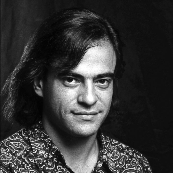 Impres_TVE's tweet photo. Nuestro #Imprescindibles de esta semana es el músico Enrique Urquijo. Fue compositor y vocalista del grupo @los_secretos . 

🎥 "Volver a ser un niño", de Miki Blanco y Javier Jado.

🗓️ Domingo, 21:30 en @la2_tve. https://t.co/FDcszESa5o