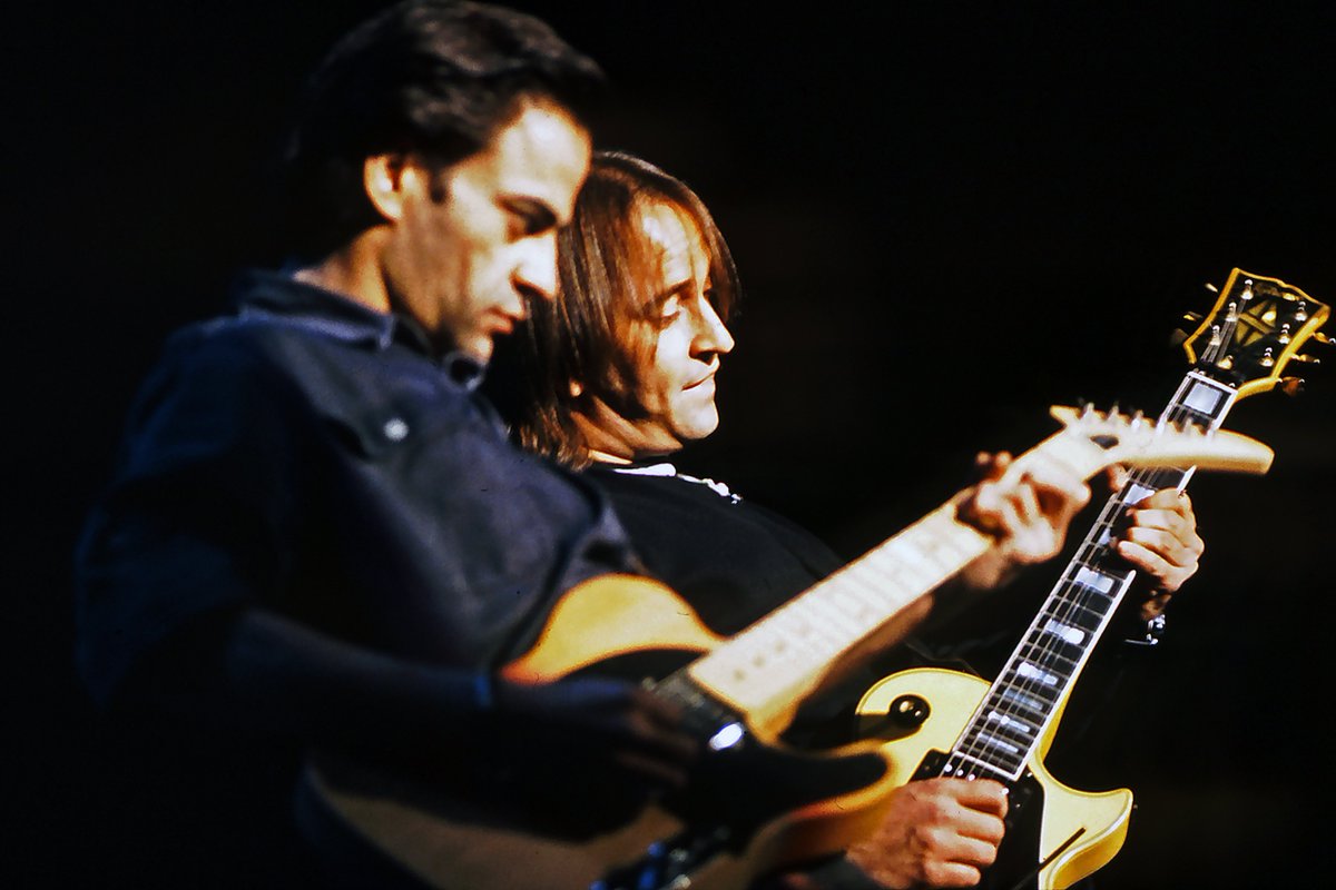 Impres_TVE's tweet photo. Nuestro #Imprescindibles de esta semana es el músico Enrique Urquijo. Fue compositor y vocalista del grupo @los_secretos . 

🎥 "Volver a ser un niño", de Miki Blanco y Javier Jado.

🗓️ Domingo, 21:30 en @la2_tve. https://t.co/FDcszESa5o