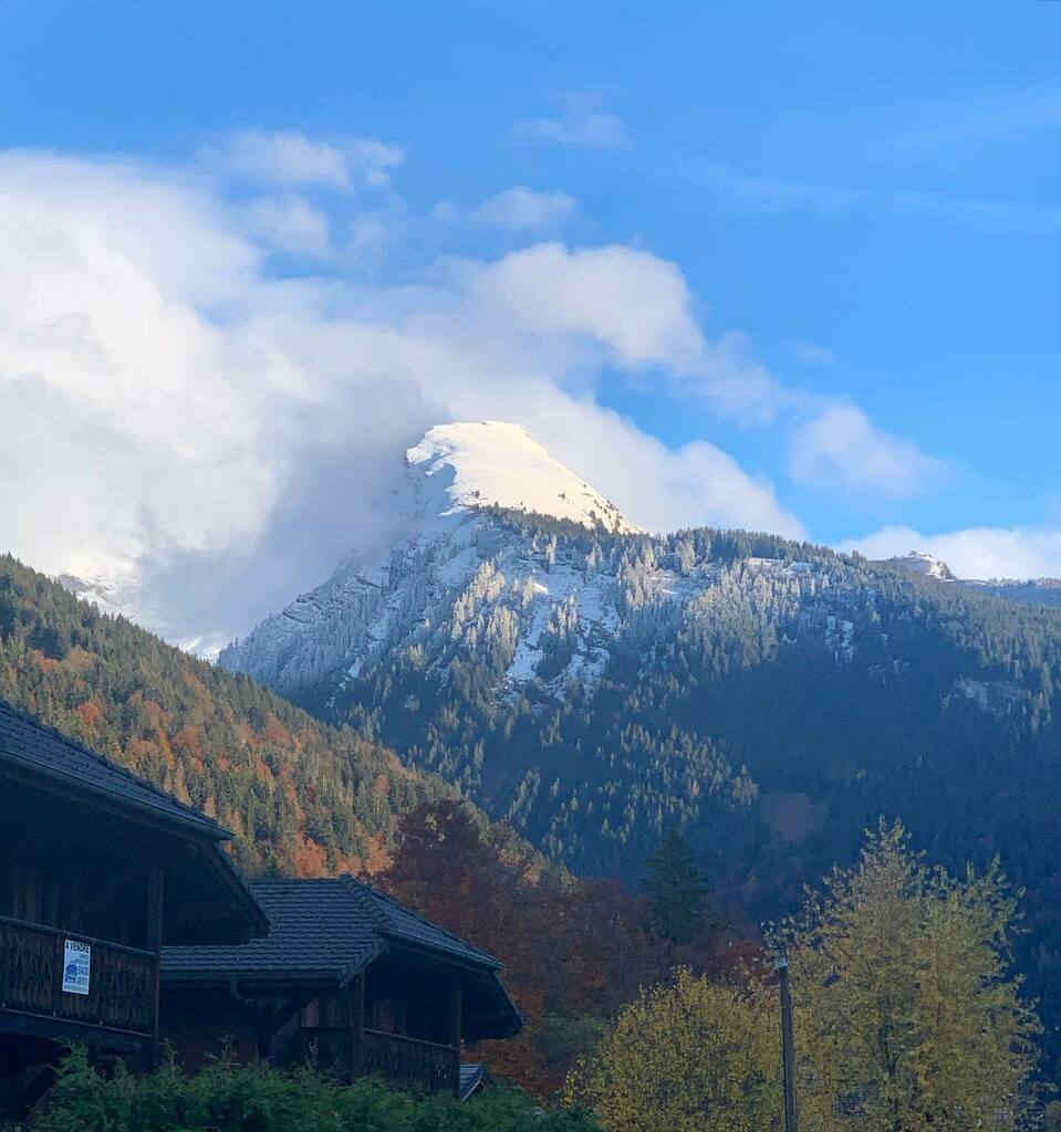 MintSnowboard's tweet photo. 👋 HELLO SNOW 👋
The white paint is slowly creeping across our landscape. Wondering what date we will be getting the splitboards out ahead of the lifts opening on 10th December. CAN NOT WAIT!
Have you got your holiday booked yet?
#hellosnow #snowbo… https://t.co/hYL5XcpPMl https://t.co/pUqd9KDTrd