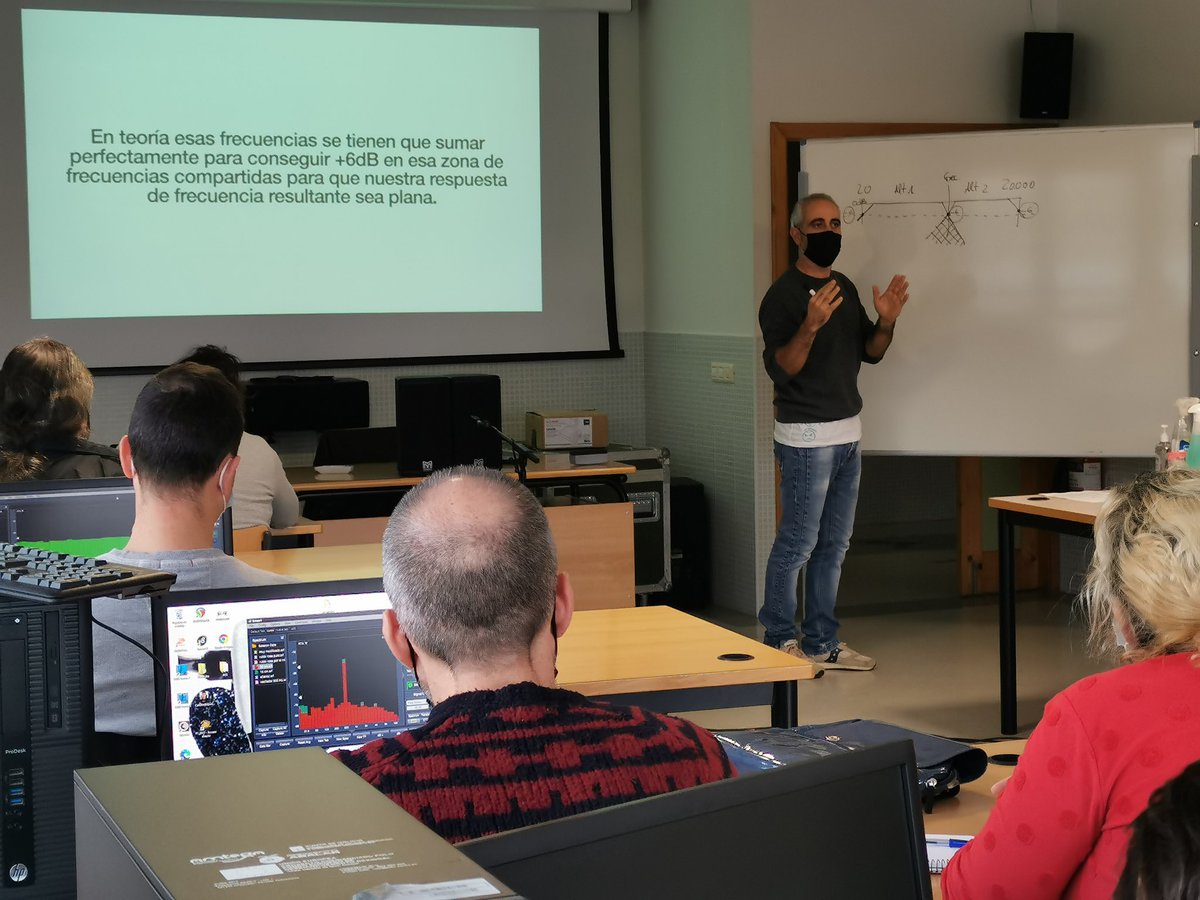 CFRdeVigo's tweet photo. Segunda xornada do curso V2101036 A cadea de son en espectáculos en vivo. Sistemas de PA e monitores https://t.co/iWGjW9UJQn
