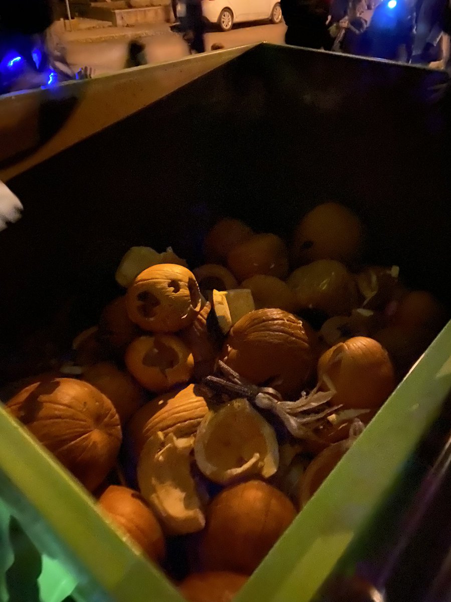 Bloordale CIA (@bloordalecia) on Twitter photo The Pumpkin Parade was a huge success! We had close to 150 jack-o’-lanterns lighting up MacGregor and a great showing of community spirit. Special thanks to all who donated pumpkins and those that helped get them to the bin at the end of the night. See you in 2022🎃
<a href="/anabailaoTO/">Ana Bailão</a> The Pumpkin Parade was a huge success! We had close to 150 jack-o’-lanterns lighting up MacGregor and a great showing of community spirit. Special thanks to all who donated pumpkins and those that helped get them to the bin at the end of the night. See you in 2022🎃
<a href="/anabailaoTO/">Ana Bailão</a>