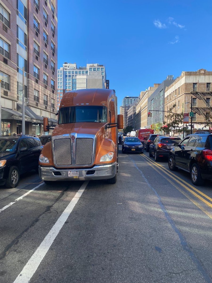 NYCBikeLanes's tweet photo. The Schermerhorn St Bike Lane Challenge
 
The Prize: $100
 
The Objective: Ride the entire Schermerhorn St bike lane
 
The Rules:
-You must stay in the bike lane
-The whole trip must be recorded
-Trip must occur from 9AM - to 5PM during a non-holiday weekday
-No unsafe cycling https://t.co/hKb8N9UP5b