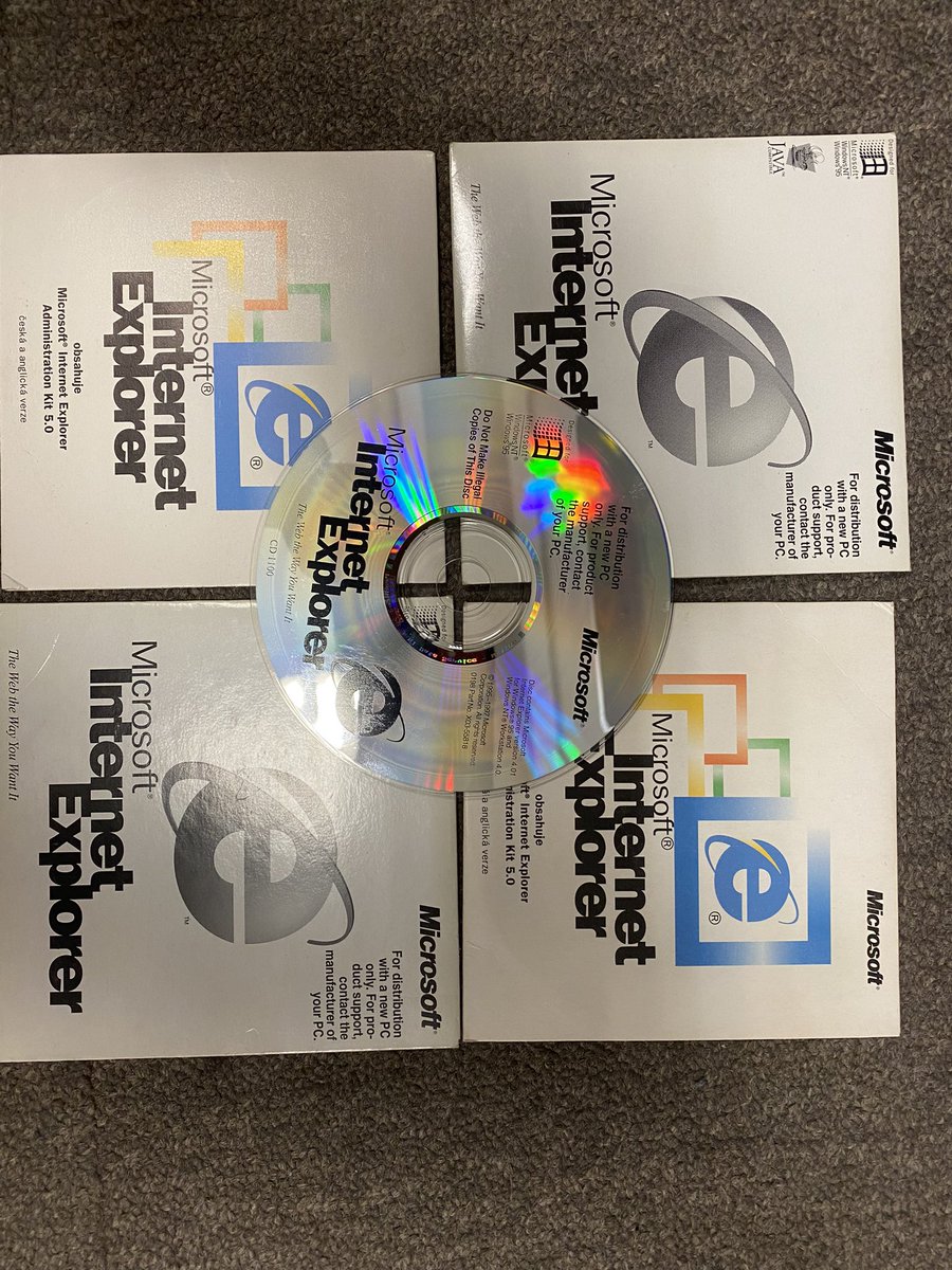 PetrKacbuda's tweet photo. Nekdo origo CD Internet explorer 4.0? :) @retro_cz https://t.co/lVQIsuCMmD