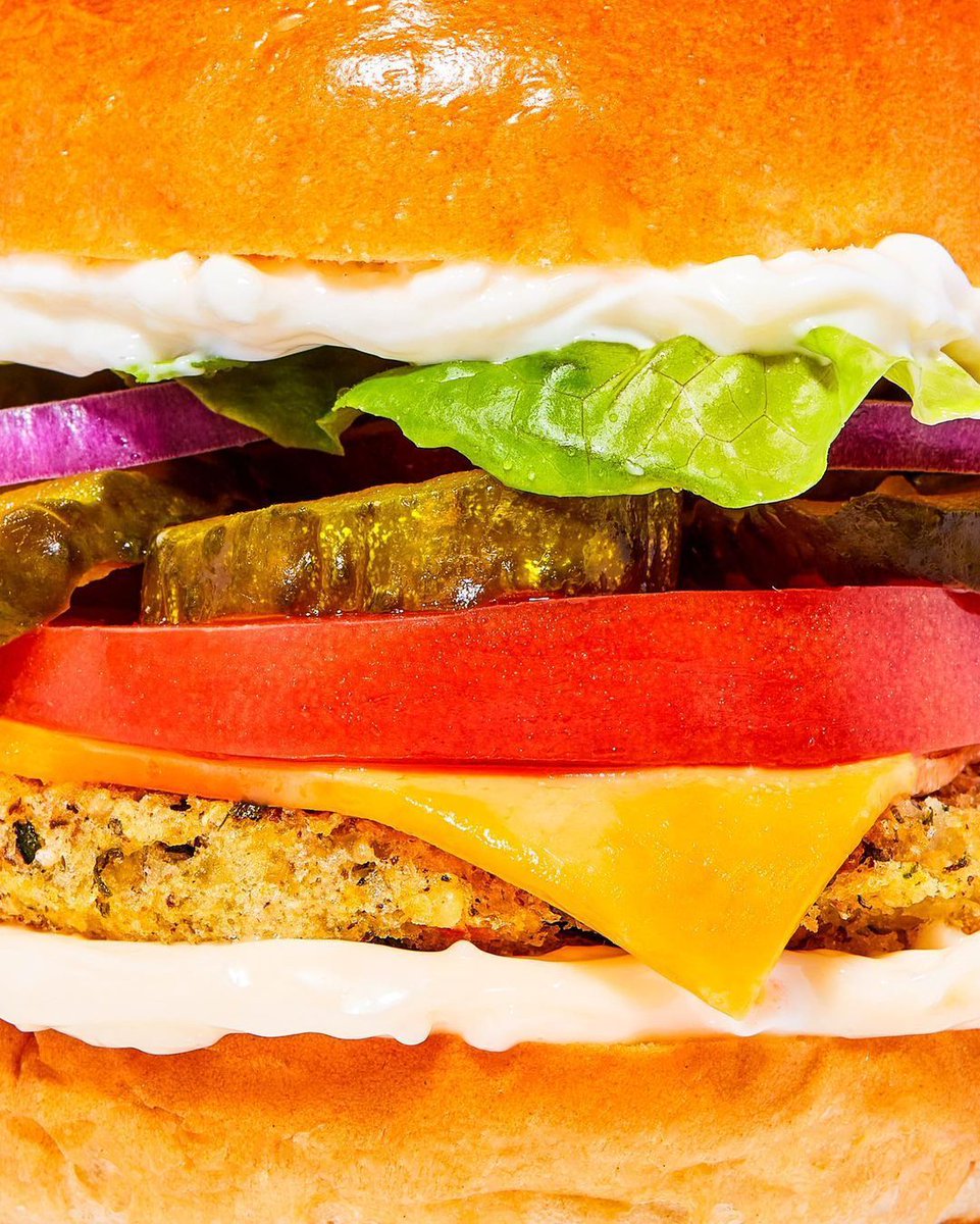 HilarysEatWell's tweet photo. Maybe she’s born with it? 🤔Maybe it’s #Hilarys 🤩
Our #allergenfree, #plantbased veggie patties naturally show that flawless glow✨ https://t.co/4mSEaaoaKi