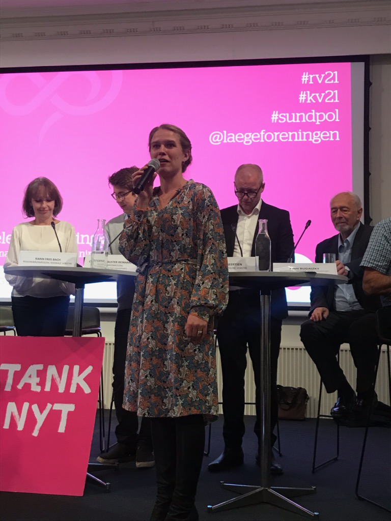 helenehvidman's tweet photo. Så er vi igang, valgmøde i @laegeforeningen Hovedstaden. Ser frem til en god debat om #psykiatri #ulighed i #sundhed #sammenhæng #rekruttering #fastholdelse #forskning og måske vi også når at drøfte #sundhedsIT & #dataadgang #rv21 https://t.co/DMRinyT3kP