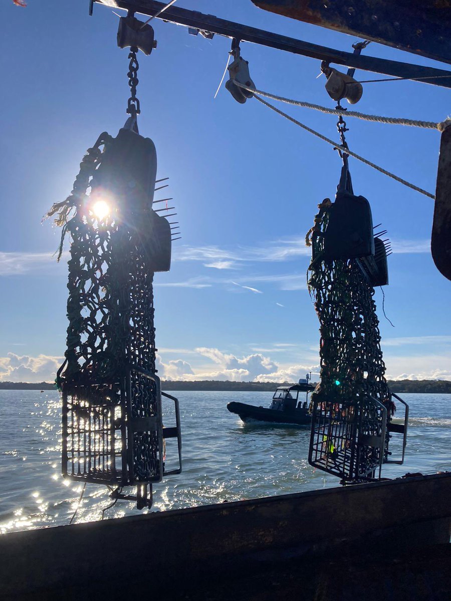 SouthernIFCA's tweet photo. Southern IFCA Officers have been engaging and inspecting vessels following implementation of the Solent Dredge Permit Byelaw. #fisheriesprotection #Scallops #Solent #Conservation https://t.co/ZOmTwojH5x