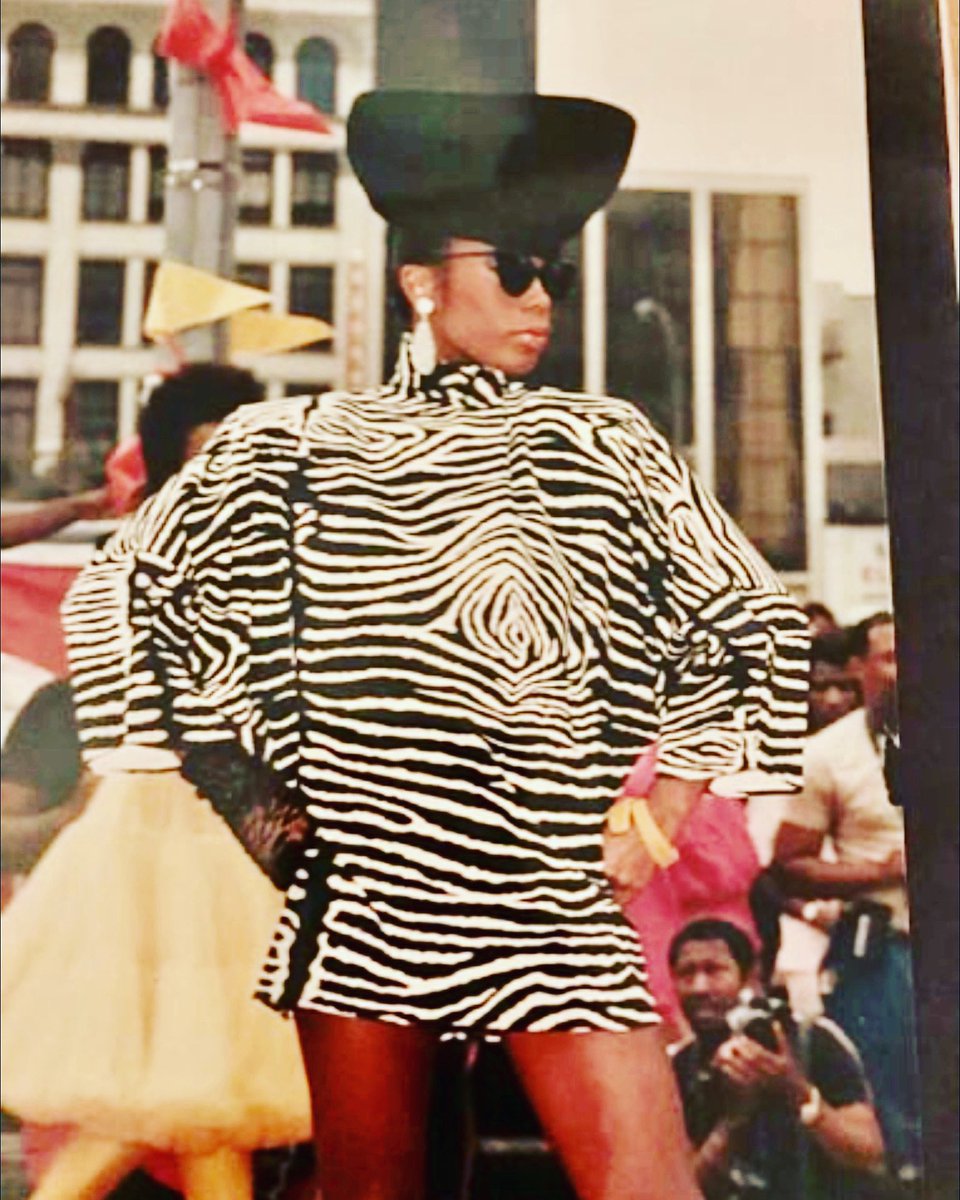 VConton's tweet photo. Harlem Week late 1980s!!!! #HighFashion #Modeling #HarlemStateOfficeBuilding #HarlemWeek #BackInTheDay https://t.co/8ywigpN0Y7