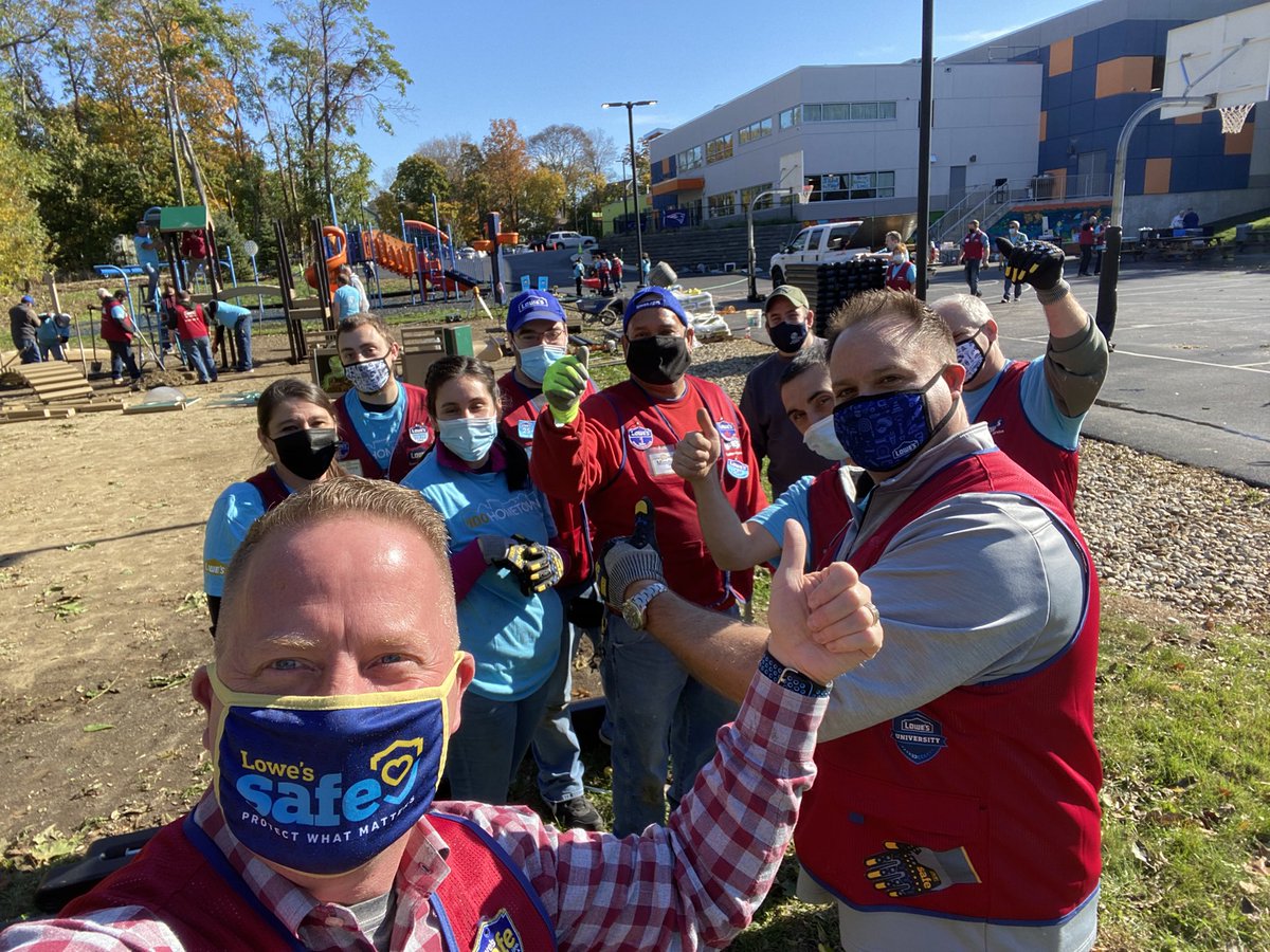 Bracken73P's tweet photo. #100Hometowns Great day with D1287 at the Boys &amp; Girls Club in Woburn MA Giving back for an awesome organization!! #community #givingback @JoeMcFarland_ @Anthony_Battle1 @CrowelHeidi @MarkRockman  @PabloJEnc @SanjaPHopper @robranno_ta 🎉👏💪👍 https://t.co/CfblIiM3TK