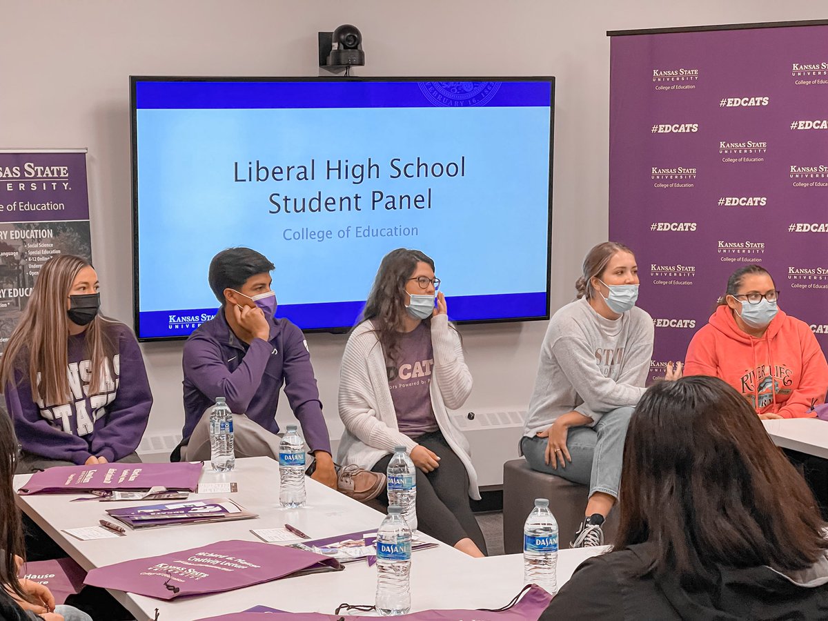 ksuedcats's tweet photo. We are so excited to have had the opportunity to chat with students from Liberal High School about what itβs like being an #EDCAT at K-State. #futureedcats https://t.co/vaqUGJ0hmr