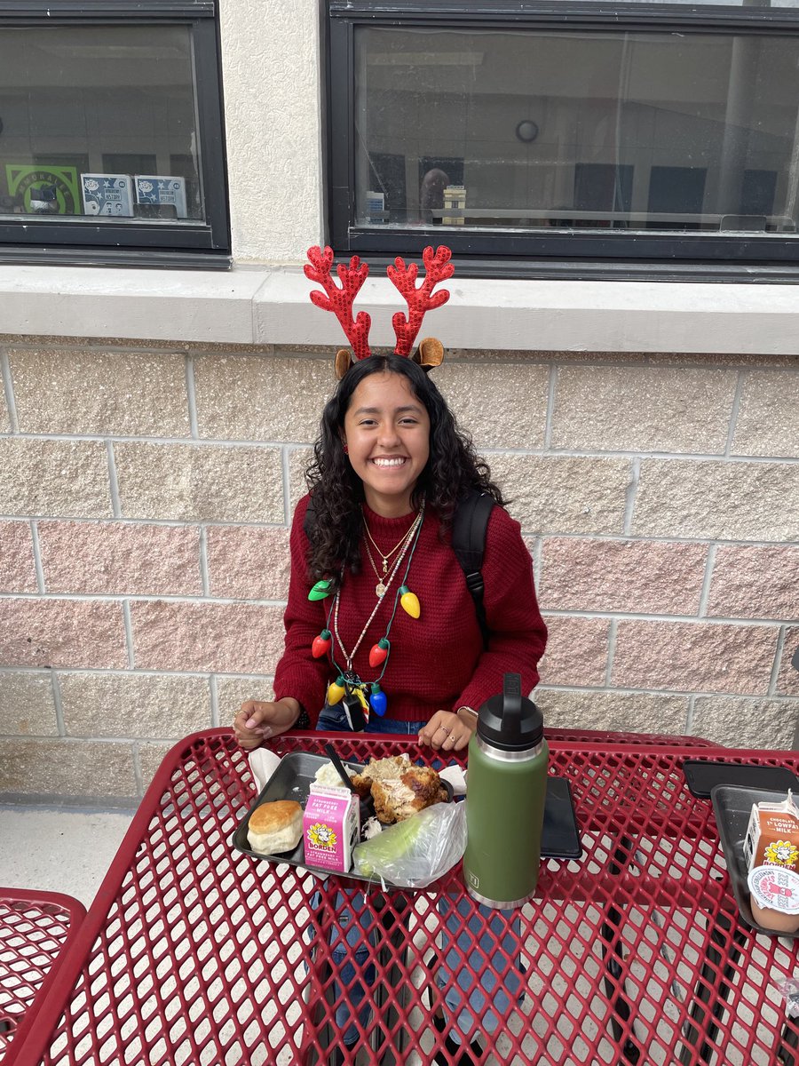 Indians_IHS's tweet photo. More Homecoming pictures for Holiday Day #ihspride https://t.co/52DJpVTen5