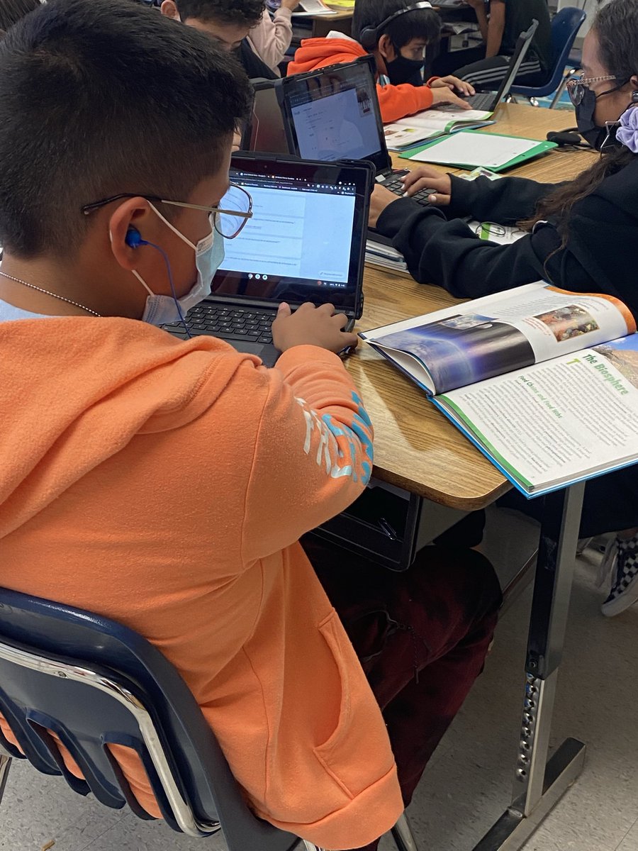 Whamies's tweet photo. Got to see Chromebooks and #techfored in action while subbing last week. Thankful for the opportunity to spend with our @JeffcoSchoolsCo students! @jeffcoedtech https://t.co/4wf3w1awSf