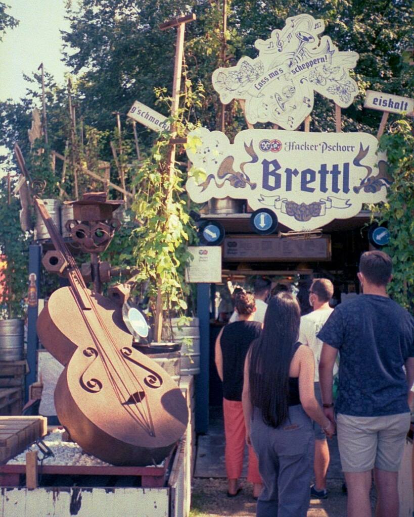 smcrae's tweet photo. Hacker Pschorr Brettl at Tollwood 2021 (Canon Dial 35)

#canondial35 #canon #canonfilm
#film #filmphotography #analogphotography #filmisnotdead #shotonfilm 
#35mmfilmphotography #35mmfilm #35mmhalfframe
#C41 #C41process #epsonv600 #epsonperfectionv600 https://t.co/qSGmjWw36T