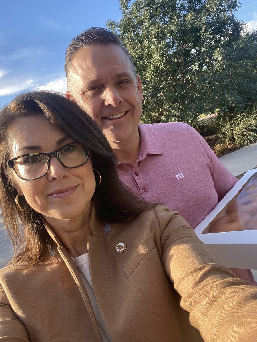 DeidreHenderson's tweet photo. Gabe and I just stopped by the Dixie Events Center in St. George to deliver a little “thank you” treat to the wonderful poll workers there. A big group of students from Desert Hills High School happened to be there with their amazing teachers to learn about the elections. 🇺🇸#vote https://t.co/FRsJPsZNRP