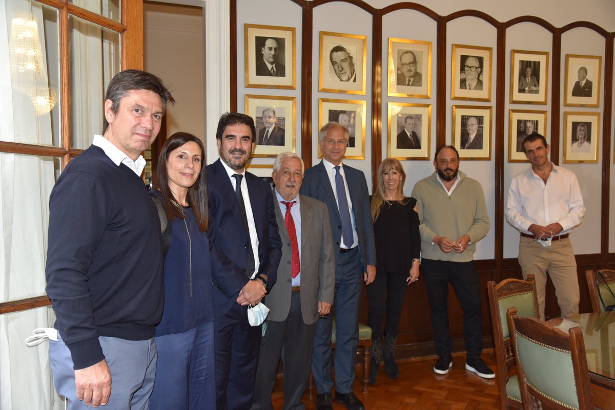 El presidente Jorge De Bártolo y escribanos del nuevo Consejo Directivo recibieron a autoridades de <a href="/AGIP_BA/">AGIP</a>. 
.
Gracias <a href="/BallottaAndres/">Andres Ballotta</a>, Demián Tujsnaider y Leonor Lois por el apoyo a la nueva gestión y el compromiso de trabajar conjuntamente con los escribanos de la Ciudad.