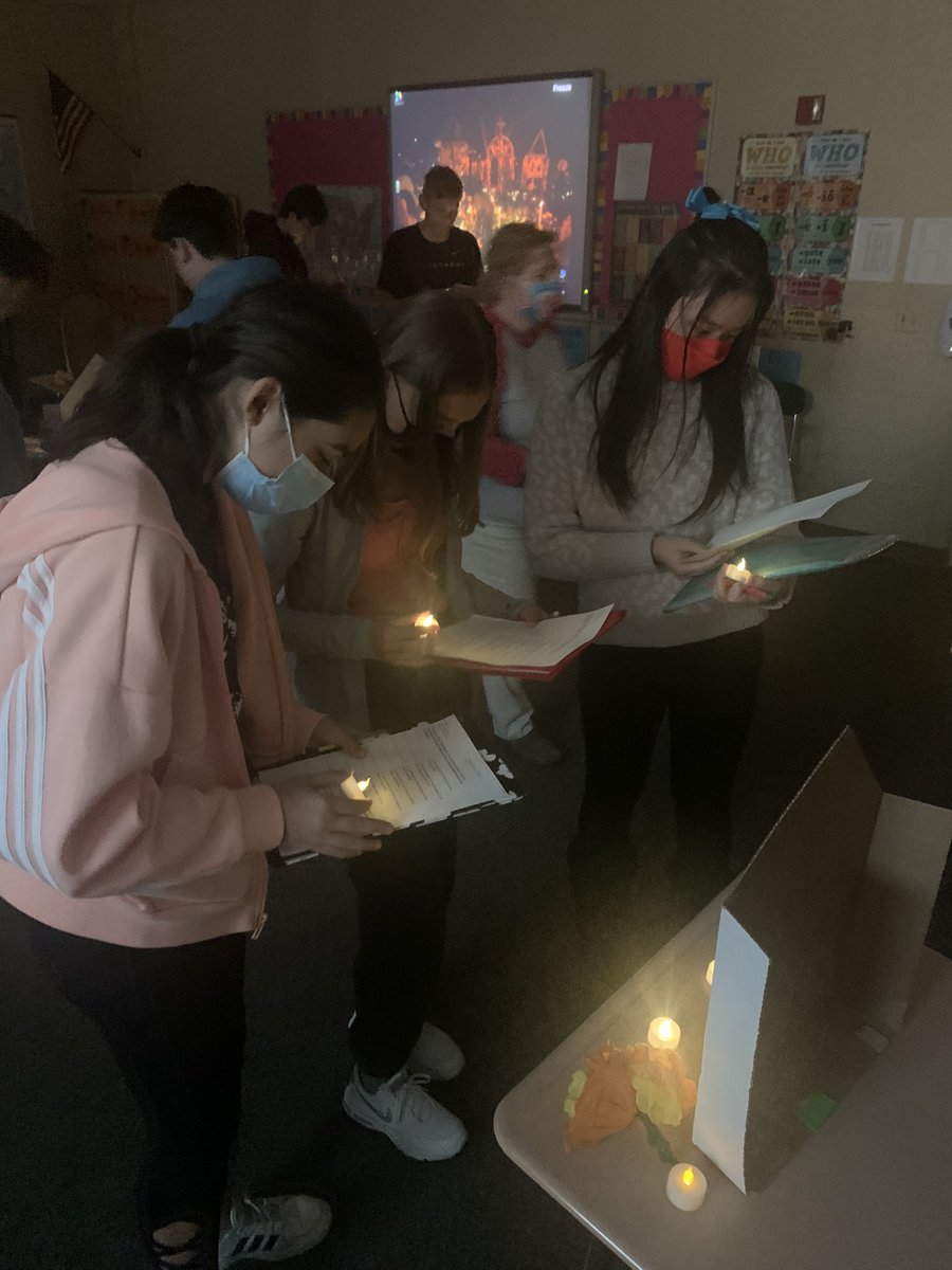 izzokelli's tweet photo. Ionic Compounds lab in Chemistry today, and Dia de los Meurtos activities in Español III. Love being able to take part in the learning today @_BBHHS! #BeeOneCommunity #BeeAScholar https://t.co/6Om5uZGJwI