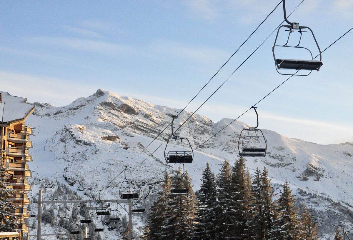 Avoriaz1800's tweet photo. [En direct: ❄️+ ☀️]
Le "krrr krrr" sous les pieds fait très plaisir 😄 !
https://t.co/rBwEkMFslA
#Avoriaz1800 #BienvenueAilleurs #Snowisback https://t.co/jheuYWwGAv