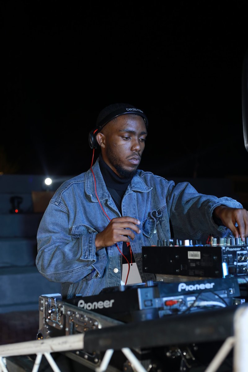 teeydor_'s tweet photo. Imagine being a DJ for a night full of fun... 🥺
Thanks to @ShelaNights we rocked 🙏
📸 : @DavidBillboard https://t.co/iSmH1fqYfg
