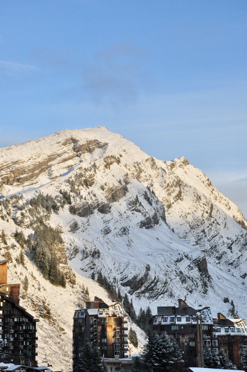 Avoriaz1800's tweet photo. [En direct: ❄️+ ☀️]
Le "krrr krrr" sous les pieds fait très plaisir 😄 !
https://t.co/rBwEkMFslA
#Avoriaz1800 #BienvenueAilleurs #Snowisback https://t.co/jheuYWwGAv