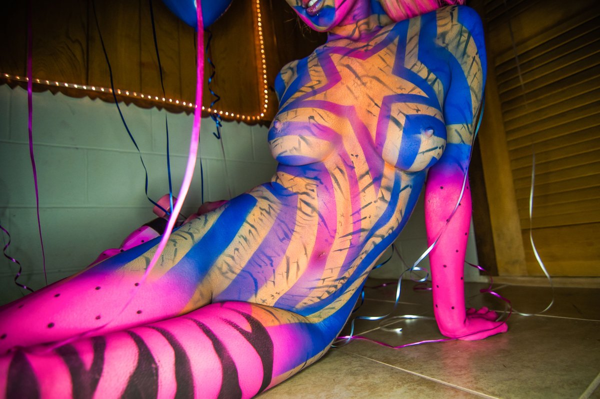 Celebrating #Hen500k !

This calls for a ROLLER SKATE JAM! Super Cheap!
0.5 tez

Would love to see your 500k piece! SHILL ME YOURS!

hicetnunc.xyz/objkt/499366
objkt.com/asset/hicetnun…