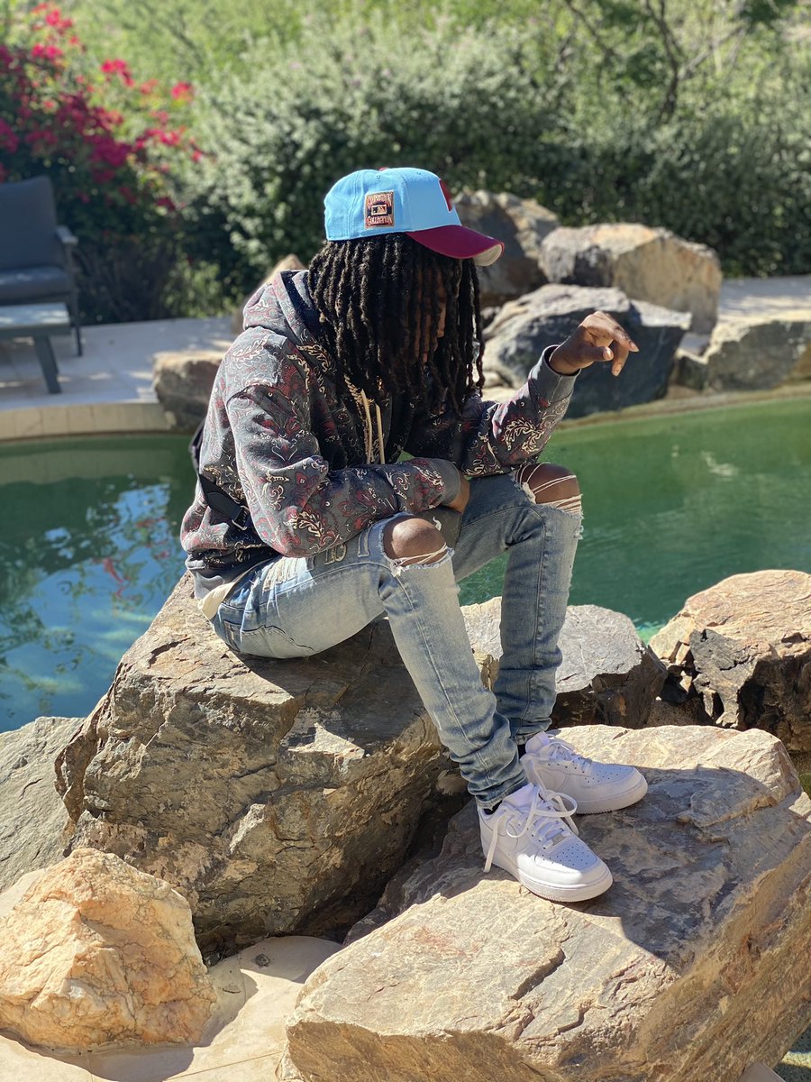 2selfish_greedy's tweet photo. The ones I love the most, aint around no more....🚫🧢❤️🥀 https://t.co/K2CpXDyuL6